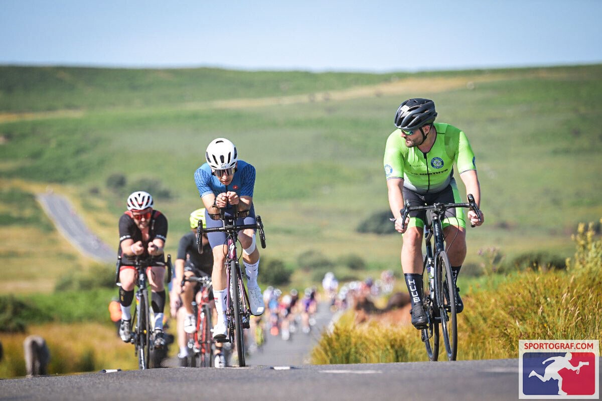 Pushing on the bike course, overtaking from the right-side to avoid drafting penalties.
